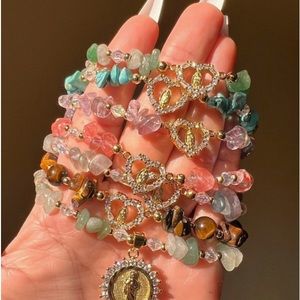 7 Natural gemstone crystal chip virgencita san judas bracelet